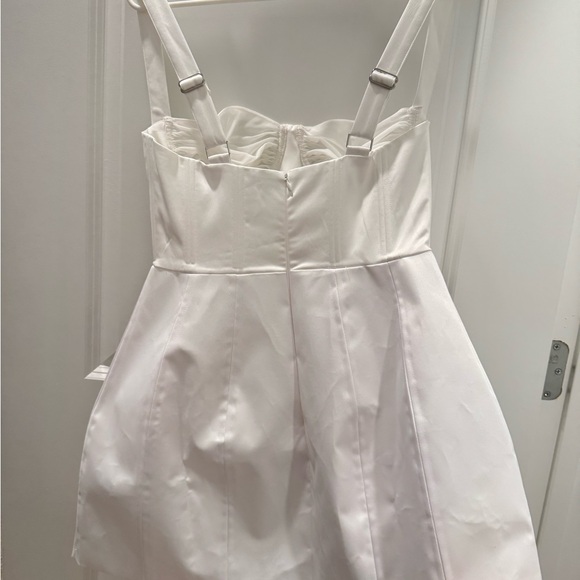 Elegant White Mini Dress - Picture 5 of 5